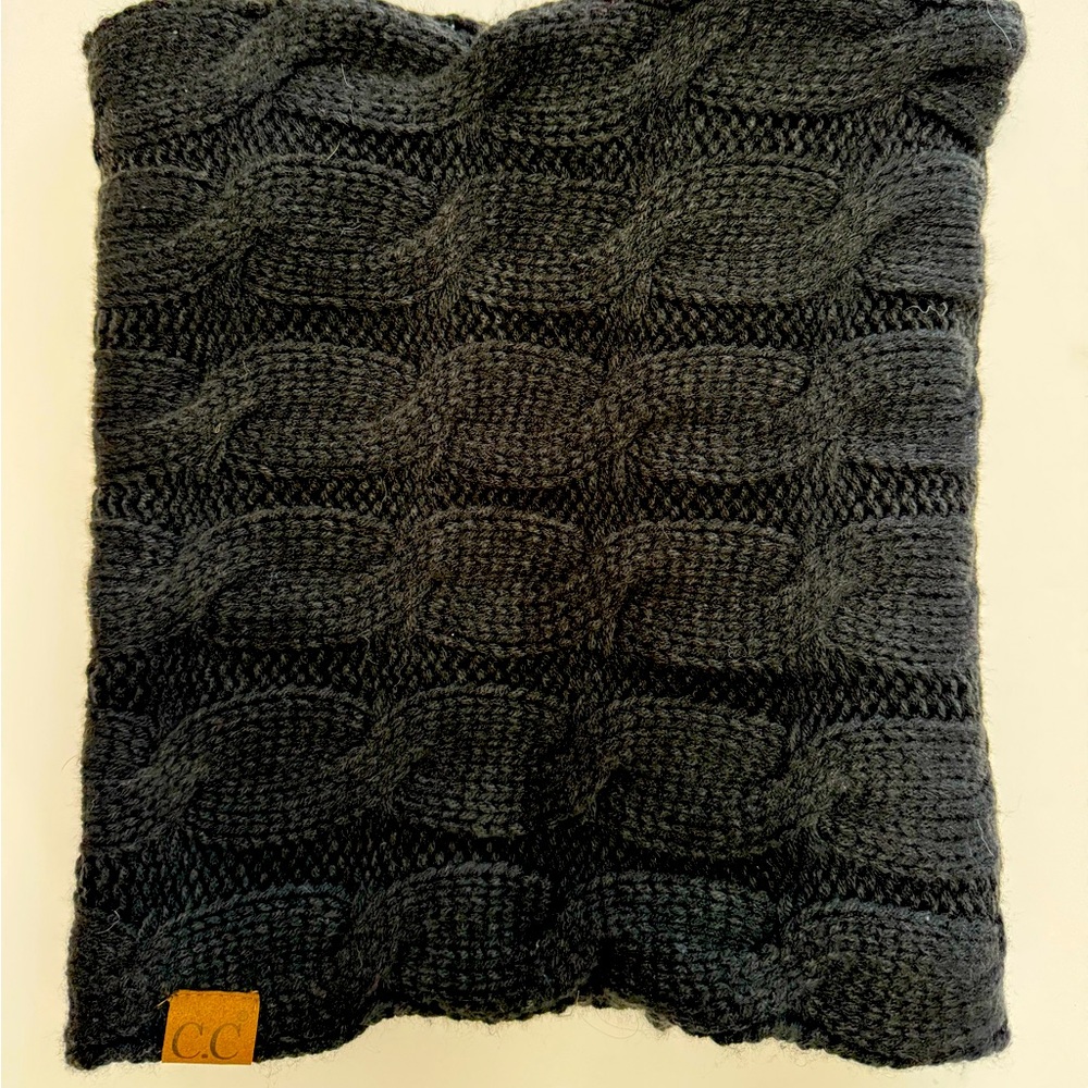 CC BLACK SCARF NWOT